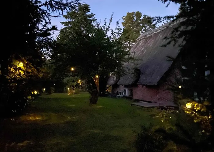 Charming Thatched Near The Water Сasa de vacaciones